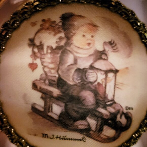 MJ Hummel 2006 Hansel & Gretel Winter Fun Glass Silk Bulb Christmas Ornament - Picture 4 of 14